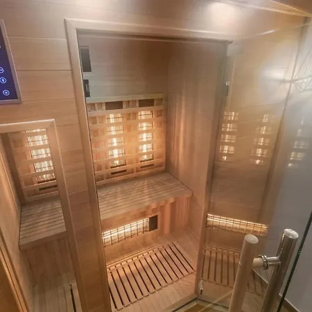 Renove Avec Vue Panoramique Et Sauna Apartman